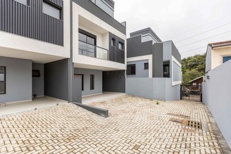 50_photo/94dce6a3f9.08752bc4a5269682-ATLAS-7ca8b4ab-b0a2-4a66-8d74-7fecf358dcf4.jpg de casa à venda com 3 quartos, 153m² em Ahú, Curitiba