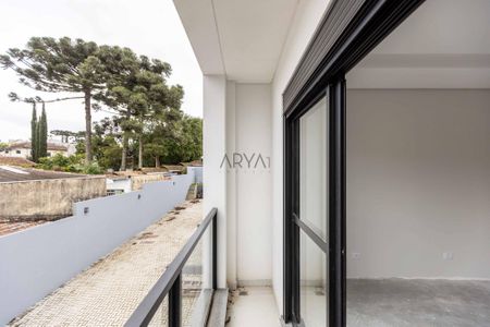 33_photo/94dce6a3f9.08752bc4a5269682-ATLAS-d04110b7-e3db-4bad-9bc6-6a7ff4ecf8aa.jpg de casa à venda com 3 quartos, 153m² em Ahú, Curitiba