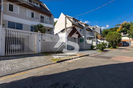 3_photo/94dce6a47f.ceff8192393c33de-ATLAS-28b493e8-5cd4-4240-bf53-e7b51105e6e0.jpg de casa à venda com 3 quartos, 188m² em Ahú, Curitiba