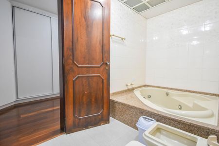 11_photo/94dce6a49d.3be18b52e244e7c2-ATLAS-1bf768bc-81bc-4f61-a2ed-9a4af11cc2ee.jpg de casa à venda com 5 quartos, 380m² em Ahú, Curitiba