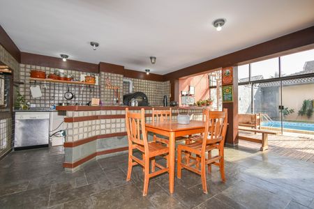 6_photo/94dce6a49d.3be18b52e244e7c2-ATLAS-49ea499c-8892-45f1-bda3-e4a2509d9643.jpg de casa à venda com 5 quartos, 380m² em Ahú, Curitiba