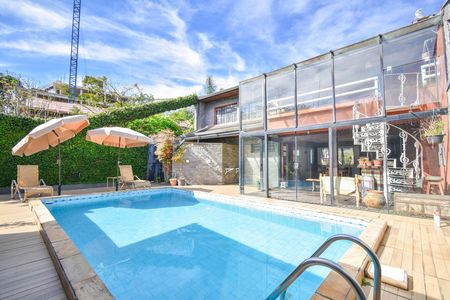 6_photo/94dce6a49d.3be18b52e244e7c2-ATLAS-d54bf77e-dddb-42ab-9a26-603fb5fbcfa0.jpg de casa à venda com 5 quartos, 380m² em Ahú, Curitiba