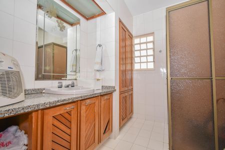 10_photo/94dce6a49d.3be18b52e244e7c2-ATLAS-edbcd973-2d32-4011-a2ba-ba79c5064df2.jpg de casa à venda com 5 quartos, 380m² em Ahú, Curitiba