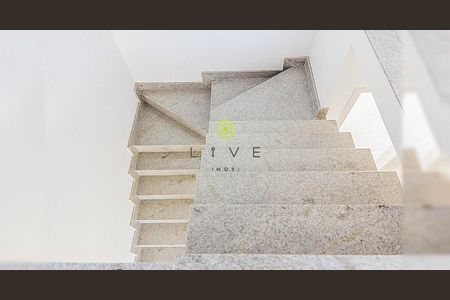 2_photo/94dce6a603.be31b5bde481aac2-ATLAS-5afabf4b-7935-4f12-a63e-e0ad06b57f72.jpg de casa à venda com 3 quartos, 157m² em Bom Retiro, Curitiba