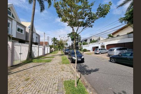 32_photo/94dce6a605.9de6362a168616a9-ATLAS-bea3a16e-a5b0-4928-ab32-182f87e71fd3.jpg de casa à venda com 3 quartos, 157m² em Bom Retiro, Curitiba