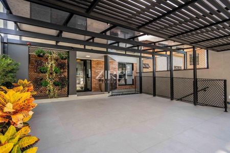 23_photo/94dce6a6ab.6e41f04a6e4e75db-ATLAS-e787ef86-c828-46bf-ac97-1747a776a334.jpg de casa à venda com 3 quartos, 238m² em Centro Cívico, Curitiba