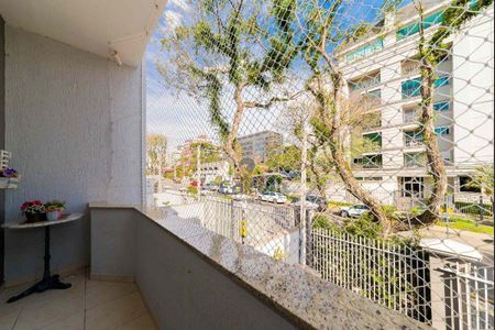 3_photo/94dce6a6c9.4f48e483d4bcdc3b-ATLAS-08af8ad4-3873-4bd0-bb99-e5fdfb11216c.jpg de casa à venda com 4 quartos, 160m² em Ahú, Curitiba