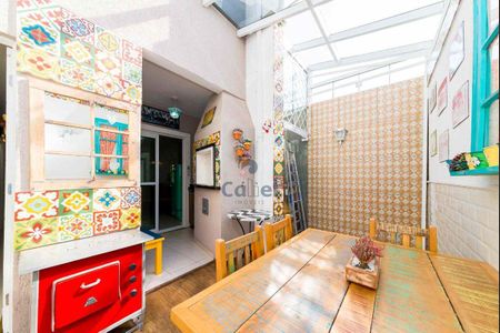 5_photo/94dce6a6c9.4f48e483d4bcdc3b-ATLAS-1296a2d1-a055-40a9-9460-d03060bcd080.jpg de casa à venda com 4 quartos, 160m² em Ahú, Curitiba