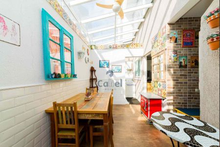 8_photo/94dce6a6cf.18d35e9b3b089d06-ATLAS-2dffbf93-ba0b-4d30-80f4-3c1b2226b8f0.jpg de casa à venda com 4 quartos, 153m² em Ahú, Curitiba