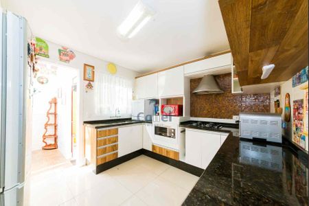 12_photo/94dce6a6cf.18d35e9b3b089d06-ATLAS-a8a4ee68-a39b-4bb4-b935-4fe9c1c0c05d.jpg de casa à venda com 4 quartos, 153m² em Ahú, Curitiba