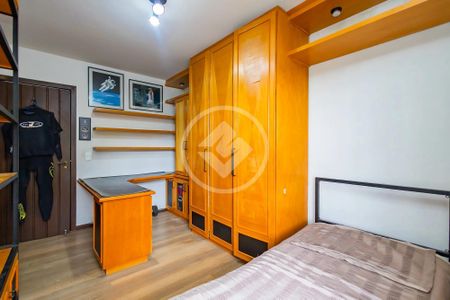 2_photo/94dce6a9b3.3aed5bbd04158097-ATLAS-0a0a7998-544c-4cfc-b823-b2fae179f145.jpg de casa à venda com 4 quartos, 330m² em Bom Retiro, Curitiba