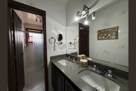 7_photo/94dce6a9b3.3aed5bbd04158097-ATLAS-1b88e096-00da-45a5-a6a4-f4dca0f8d7b3.jpg de casa à venda com 4 quartos, 330m² em Bom Retiro, Curitiba