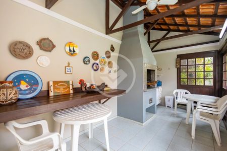 5_photo/94dce6a9b3.3aed5bbd04158097-ATLAS-27776da1-7b4f-4968-a5cc-cf4d2cc6b720.jpg de casa à venda com 4 quartos, 330m² em Bom Retiro, Curitiba