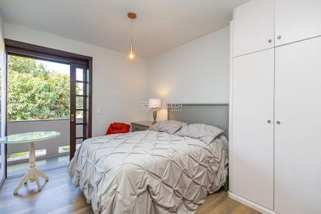 8_photo/94dce6a9b3.3aed5bbd04158097-ATLAS-33af8654-4208-44aa-8eaf-8d5a44df0e8f.jpg de casa à venda com 4 quartos, 330m² em Bom Retiro, Curitiba