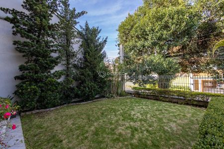 10_photo/94dce6a9b3.3aed5bbd04158097-ATLAS-48624d7d-cd96-44fa-b193-1838b06c6519.jpg de casa à venda com 4 quartos, 330m² em Bom Retiro, Curitiba