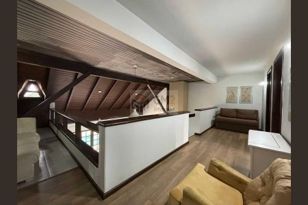 8_photo/94dce6a9b3.3aed5bbd04158097-ATLAS-4b1d280e-31d2-4a68-9ec9-50487ea54904.jpg de casa à venda com 4 quartos, 330m² em Bom Retiro, Curitiba