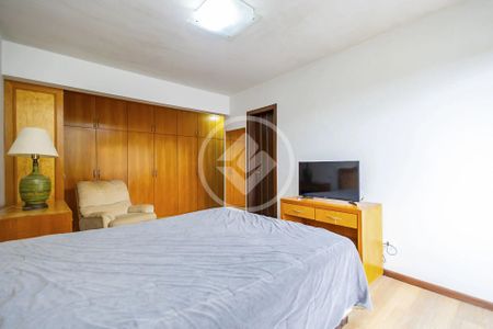 10_photo/94dce6a9b3.3aed5bbd04158097-ATLAS-7a4166b2-afb4-4f59-8309-a7f44a7eda8e.jpg de casa à venda com 4 quartos, 330m² em Bom Retiro, Curitiba