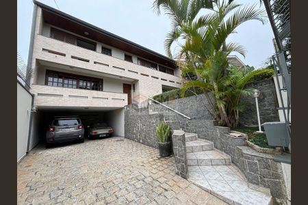 5_photo/94dce6a9b3.3aed5bbd04158097-ATLAS-850496af-83e6-49dc-b17f-ea0bd6c8ecec.jpg de casa à venda com 4 quartos, 330m² em Bom Retiro, Curitiba