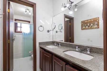 21_photo/94dce6a9b3.3aed5bbd04158097-ATLAS-8c27e2db-c862-4f6e-b574-c9b74eba3050.jpg de casa à venda com 4 quartos, 330m² em Bom Retiro, Curitiba