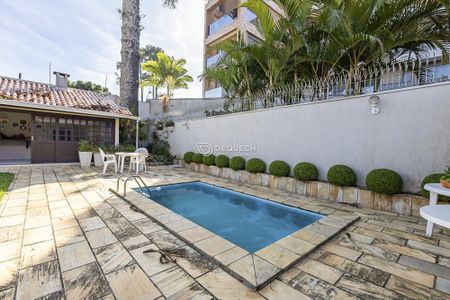 16_photo/94dce6a9b3.3aed5bbd04158097-ATLAS-94521f7b-37ba-4599-9944-9a237d423120.jpg de casa à venda com 4 quartos, 330m² em Bom Retiro, Curitiba