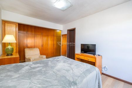 27_photo/94dce6a9b3.3aed5bbd04158097-ATLAS-9a0b1f3d-2ac6-4e31-a0ef-5ea2f795d133.jpg de casa à venda com 4 quartos, 330m² em Bom Retiro, Curitiba