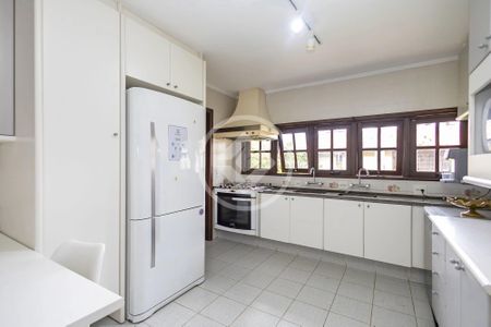 11_photo/94dce6a9b3.3aed5bbd04158097-ATLAS-9aa5d37f-d4d4-4763-8df2-f376a3a56af8.jpg de casa à venda com 4 quartos, 330m² em Bom Retiro, Curitiba