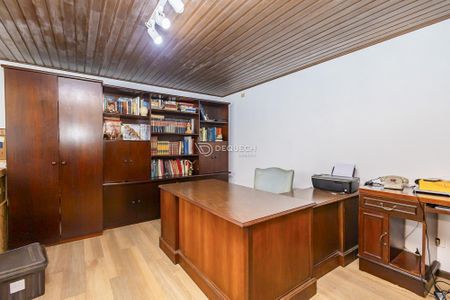 7_photo/94dce6a9b3.3aed5bbd04158097-ATLAS-aa1328e7-1952-4f77-9695-60c6b72d81fd.jpg de casa à venda com 4 quartos, 330m² em Bom Retiro, Curitiba