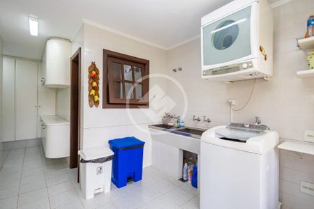 12_photo/94dce6a9b3.3aed5bbd04158097-ATLAS-aab468a6-ecf5-48d6-9386-ab42f25c6a60.jpg de casa à venda com 4 quartos, 330m² em Bom Retiro, Curitiba