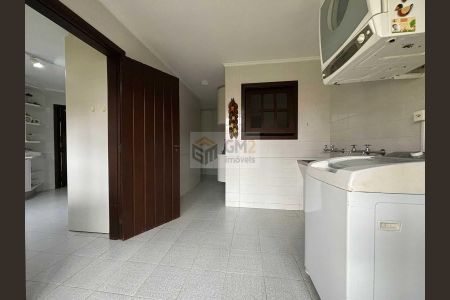 2_photo/94dce6a9b3.3aed5bbd04158097-ATLAS-b42c3833-5533-49ca-a636-28caa347a841.jpg de casa à venda com 4 quartos, 330m² em Bom Retiro, Curitiba