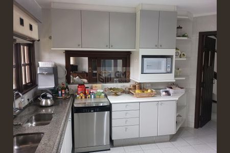 11_photo/94dce6a9b3.3aed5bbd04158097-ATLAS-b904c2fb-314b-430f-b2c6-c7801a33933e.jpg de casa à venda com 4 quartos, 330m² em Bom Retiro, Curitiba