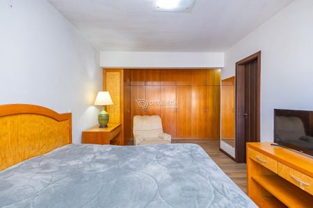 26_photo/94dce6a9b3.3aed5bbd04158097-ATLAS-bd4097da-bc98-4372-9522-e445dd157b33.jpg de casa à venda com 4 quartos, 330m² em Bom Retiro, Curitiba