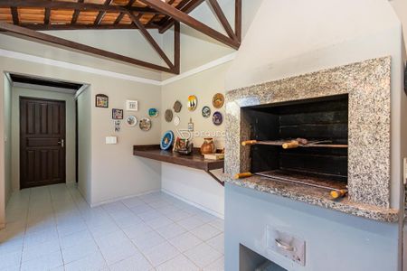 13_photo/94dce6a9b3.3aed5bbd04158097-ATLAS-c5fada9c-163c-4c46-828c-3cc9edd9f716.jpg de casa à venda com 4 quartos, 330m² em Bom Retiro, Curitiba