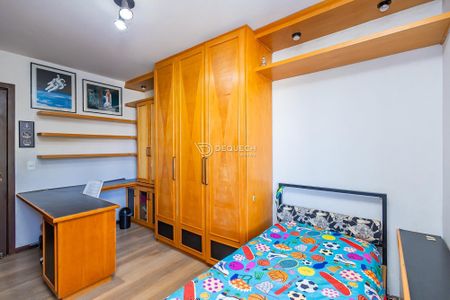 20_photo/94dce6a9b3.3aed5bbd04158097-ATLAS-dd4ece70-5a46-416d-958e-1857f4196d08.jpg de casa à venda com 4 quartos, 330m² em Bom Retiro, Curitiba