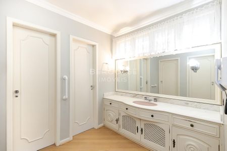 6_photo/94dce6aabd.3c78d5fe0f4aa243-ATLAS-1c7ae78b-3a81-4e4d-8739-97440da4488e.jpg de casa à venda com 4 quartos, 347m² em Mercês, Curitiba