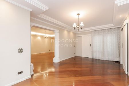 12_photo/94dce6aabd.3c78d5fe0f4aa243-ATLAS-3a91a386-42d9-4c8e-be2d-b4f9e62edcf8.jpg de casa à venda com 4 quartos, 347m² em Mercês, Curitiba