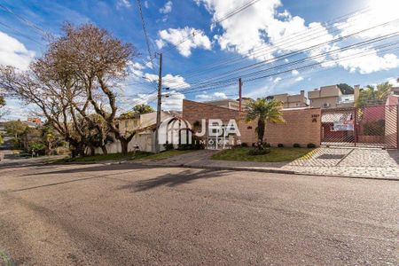 7_photo/94dce6ab4b.115f481bcac1538b-ATLAS-e2ce0157-7aef-40b0-9d07-11b66bf6d781.jpg de casa à venda com 3 quartos, 210m² em Mercês, Curitiba