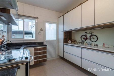 5_photo/94dce6ab53.2d3ac289e0c8b5b7-ATLAS-2891bd2d-497c-42b9-a226-d504f7e1d5e6.jpg de casa à venda com 4 quartos, 130m² em Bom Retiro, Curitiba