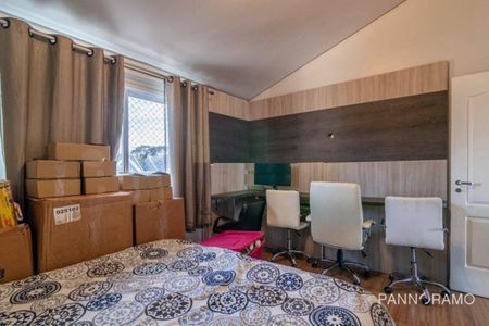 2_photo/94dce6ab53.2d3ac289e0c8b5b7-ATLAS-8f0e4e6b-95d4-4428-b6b0-b3a4390a4659.jpg de casa à venda com 4 quartos, 130m² em Bom Retiro, Curitiba