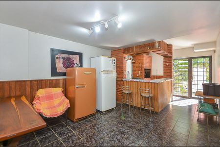 8_photo/94dce6ac57.3e41ef8cb77029a8-ATLAS-2ddebb47-6b4c-411e-8547-0e7e81d0ed9b.jpg de casa à venda com 3 quartos, 300m² em Mercês, Curitiba