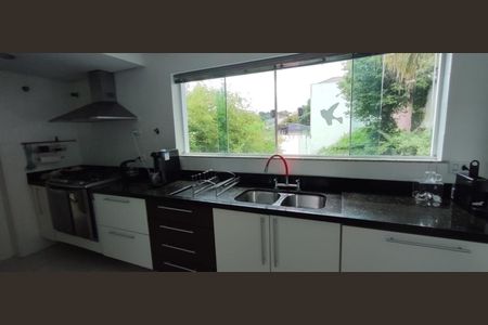 3_photo/94dce6ac57.fdb5285bbec34d2f-ATLAS-13d06cd3-a37a-4f4e-9ea5-2fb4bbeb5759.jpg de casa à venda com 4 quartos, 300m² em Mercês, Curitiba