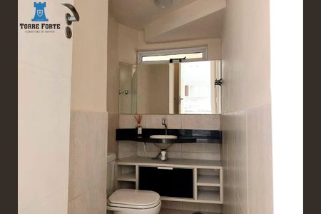 6_photo/94dce6ae2d.ee31d1fd9df23408-ATLAS-1da9ca11-5c00-48cc-8585-5b0c0ffa7ea3.jpg de casa à venda com 3 quartos, 251m² em Bom Retiro, Curitiba