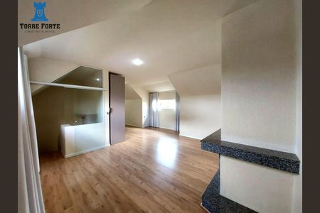 4_photo/94dce6ae2d.ee31d1fd9df23408-ATLAS-55dde6b8-4c3d-46cc-864d-ab8076f42473.jpg de casa à venda com 3 quartos, 251m² em Bom Retiro, Curitiba