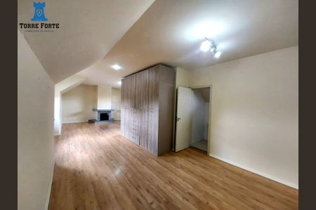 3_photo/94dce6ae2d.ee31d1fd9df23408-ATLAS-a2fedf3d-c353-4a42-8013-8e8a90912b95.jpg de casa à venda com 3 quartos, 251m² em Bom Retiro, Curitiba