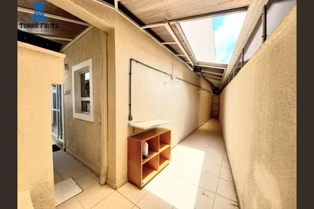 32_photo/94dce6ae2d.ee31d1fd9df23408-ATLAS-cddc72ac-9386-4934-810f-bd378cfe817f.jpg de casa à venda com 3 quartos, 251m² em Bom Retiro, Curitiba