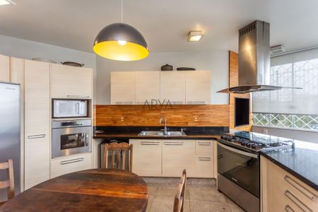 5_photo/94dce6af1b.b4b4ea4450a4f201-ATLAS-09acfdea-1d4e-4312-8395-cd228279bdc2.jpg de casa à venda com 4 quartos, 300m² em São Francisco, Curitiba