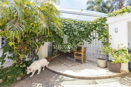 39_photo/94dce6af1b.b4b4ea4450a4f201-ATLAS-298dadac-6ca8-4507-9f91-9bf22370a044.jpg de casa à venda com 4 quartos, 300m² em São Francisco, Curitiba