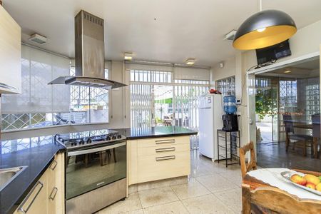 17_photo/94dce6af1b.b4b4ea4450a4f201-ATLAS-3b61f0e6-05a8-4fe7-8119-7ea942aef601.jpg de casa à venda com 4 quartos, 300m² em São Francisco, Curitiba