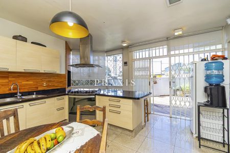 16_photo/94dce6af1b.b4b4ea4450a4f201-ATLAS-7ff1f5f3-317a-4dd3-9ee4-a9ff58d0bb96.jpg de casa à venda com 4 quartos, 300m² em São Francisco, Curitiba