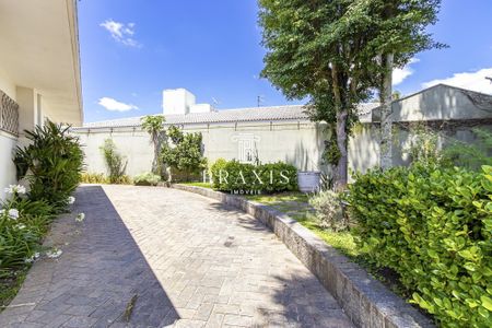 50_photo/94dce6af1b.b4b4ea4450a4f201-ATLAS-8e8eefd8-f31a-4e7a-84ee-74a1574d8f8d.jpg de casa à venda com 4 quartos, 300m² em São Francisco, Curitiba