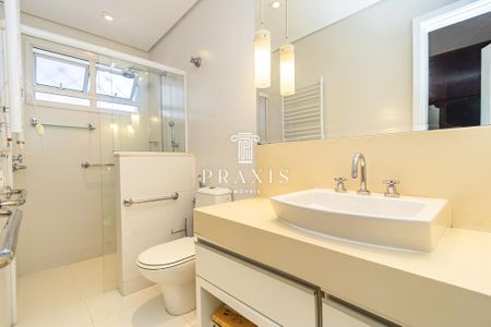 31_photo/94dce6af1b.b4b4ea4450a4f201-ATLAS-c267d81d-df5d-4b06-8e99-3b9b636734fa.jpg de casa à venda com 4 quartos, 300m² em São Francisco, Curitiba